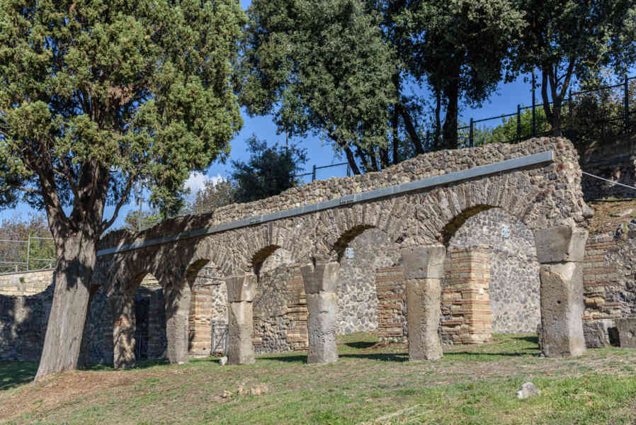 109 - Italia - Pompeya - parque arqueológico de Pompeya - Necrópolis de la Puerta de Herculano.jpg